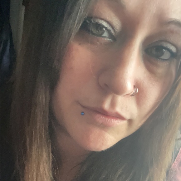 Meet your Posher, Stacie - Picture 4 of 5